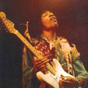 A Strat is Born (Nace una Stratocaster) A Strat is Born (Nace una Stratocaster)