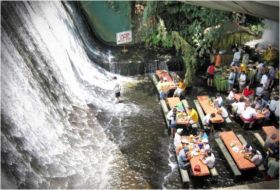 Waterfall Restaurant en Philippines