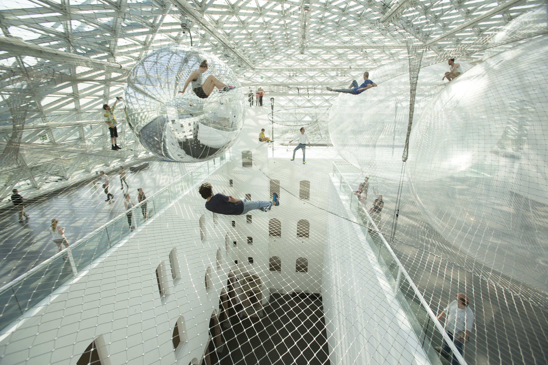 Nueva Instalación de Tomás Saraceno en Düsseldorf. MUNDO FLANEUR