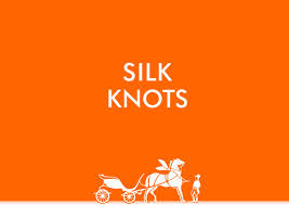 Hermès Silk Knots: mil formas de usar un pañuelo