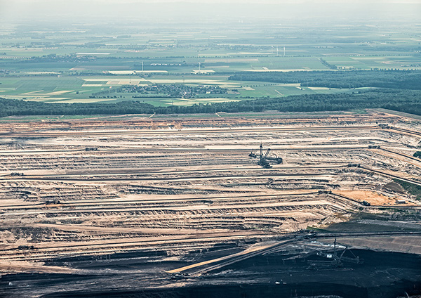 Aerial Views Coal Mining por Bernhard Lang