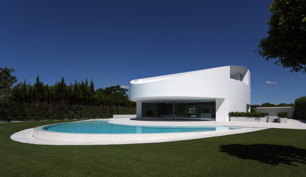 Balint House by Fran Silvestre Arquitectos