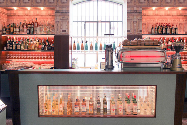 Wes Anderson diseña bar para Prada