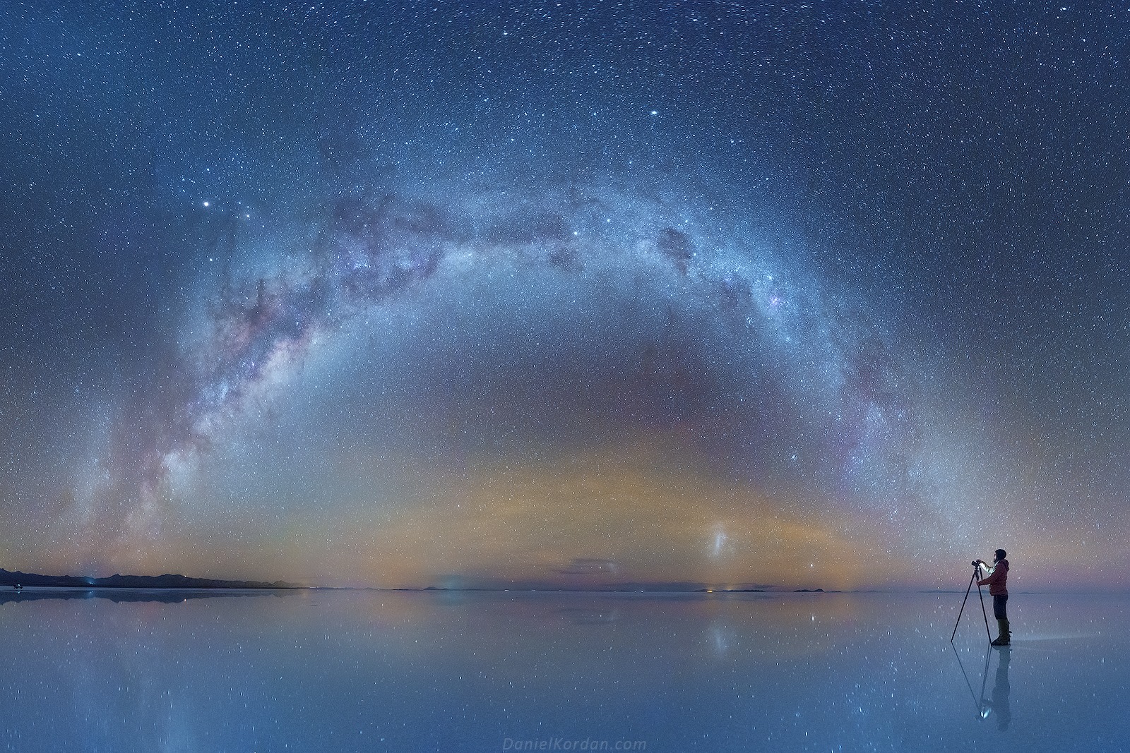 La vía láctea en el Salar de Uyuni, por Daniel Kordan