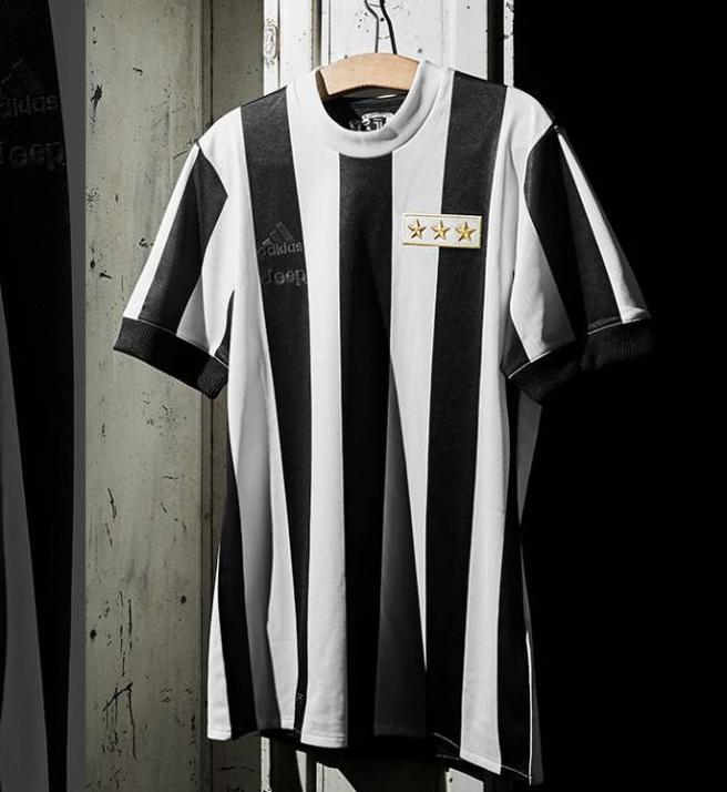 Camiseta por el 120 aniversario de la Juventus