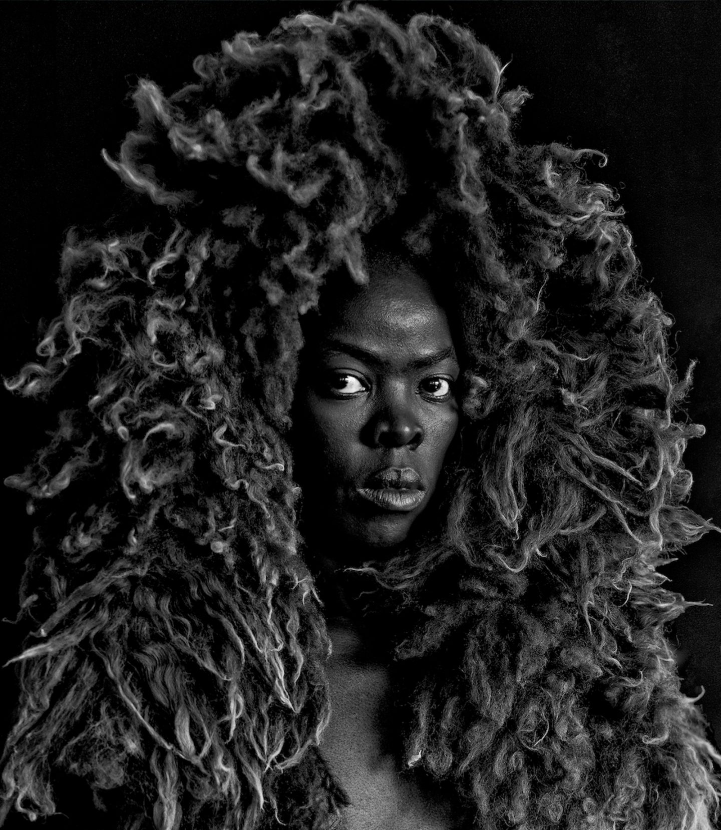 “Hail the Dark Lioness”, por Zanele Muholi